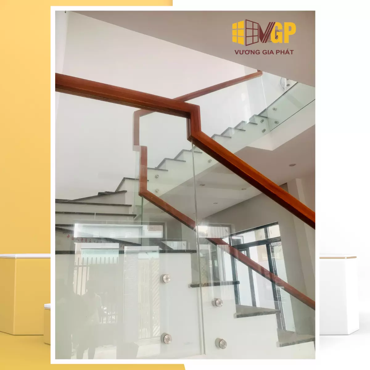 Chuyên làm cầu thang kính - Vương Gia Phát Door Chuyên làm cầu thang kính - Vương Gia Phát Door