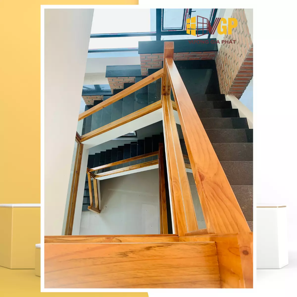 Chuyên làm cầu thang kính - Vương Gia Phát Door Chuyên làm cầu thang kính - Vương Gia Phát Door