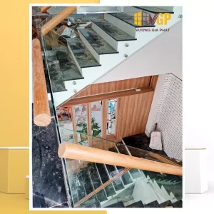 Cầu thang kính 11 Chuyên làm cầu thang kính - Vương Gia Phát Door