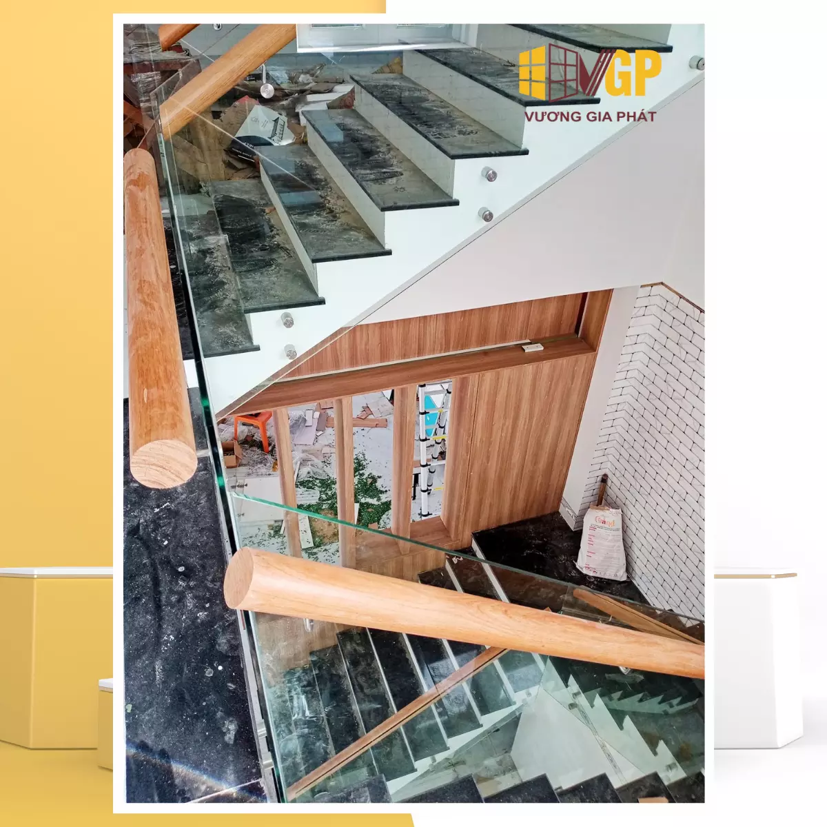 Chuyên làm cầu thang kính - Vương Gia Phát Door Chuyên làm cầu thang kính - Vương Gia Phát Door