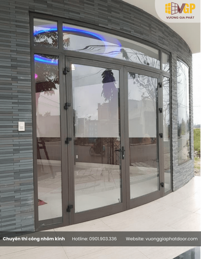 Những mẫu cửa nhôm xingfa đẹp 2023 17 Mẫu cửa đi uốn vòm bằng nhôm xingfa