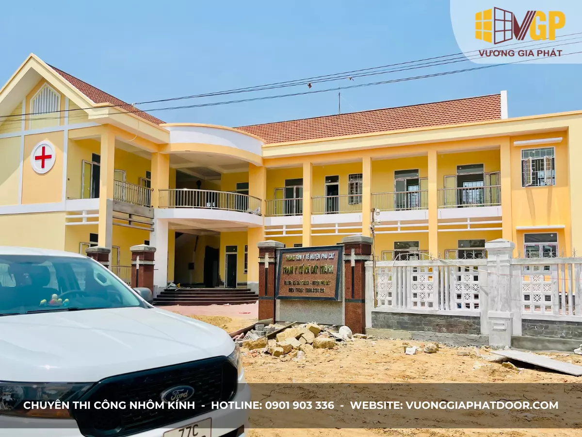 Thi công Nhôm kính An Nhơn tư vấn và báo giá miễn phí 19 công trình cửa nhôm xingfa tại Trạm Y Tế xã Cát Thành, Phù Cát