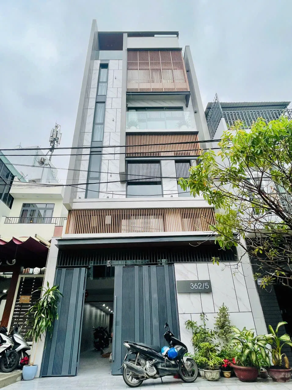 Vương Gia Phát Door