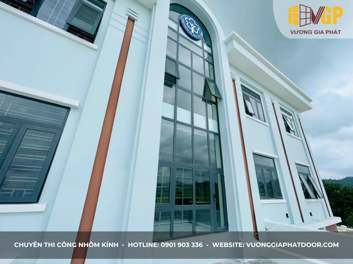 Dịch Vụ Thi Công Nhôm Kính Phù Cát - Giải Pháp Tối Ưu Cho Công Trình 4 Dịch Vụ Thi Công Nhôm Kính Phù Cát
