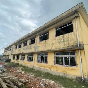 Dự án tháo cửa cũ thay mới khắc phục sau bão số 13 các điểm trường học