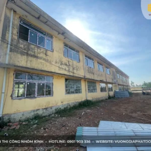 Dự án tháo cửa cũ thay mới khắc phục sau bão số 13 các điểm trường học