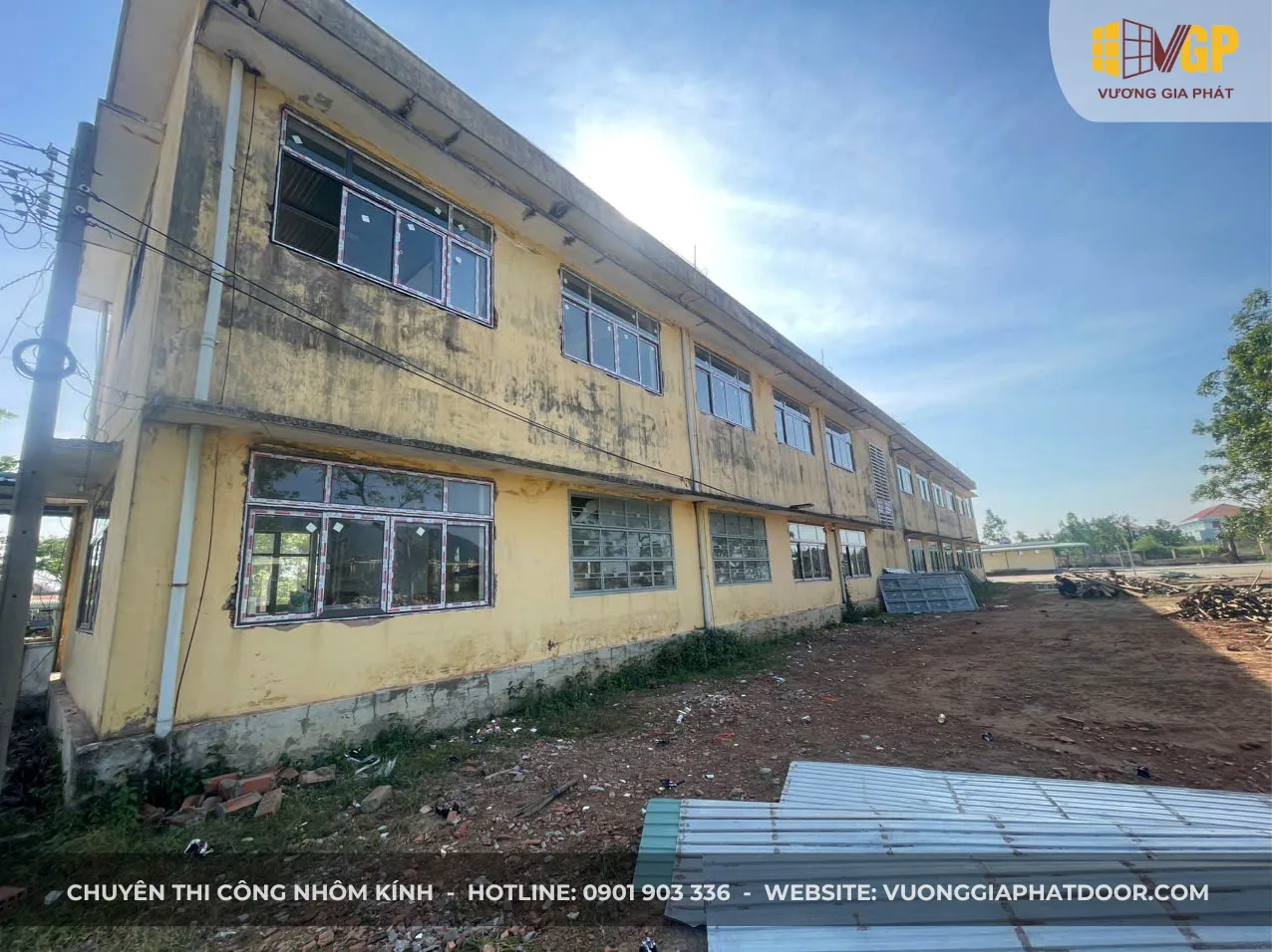 Dự án tháo cửa cũ thay mới khắc phục sau bão số 13 các điểm trường học