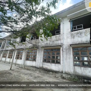 Dự án tháo cửa cũ thay mới khắc phục sau bão số 13 các điểm trường học